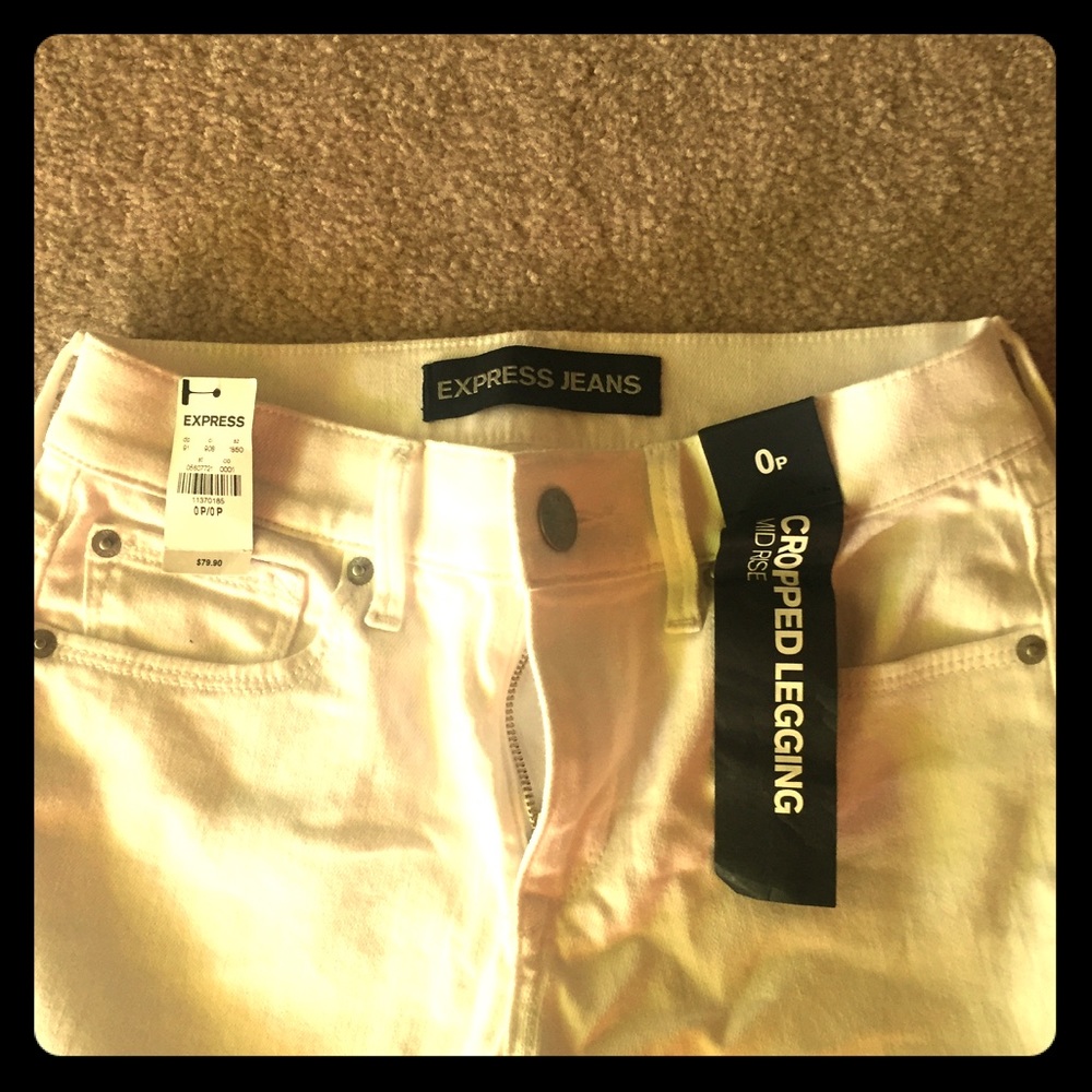 White cropped leggings with distressed bottom